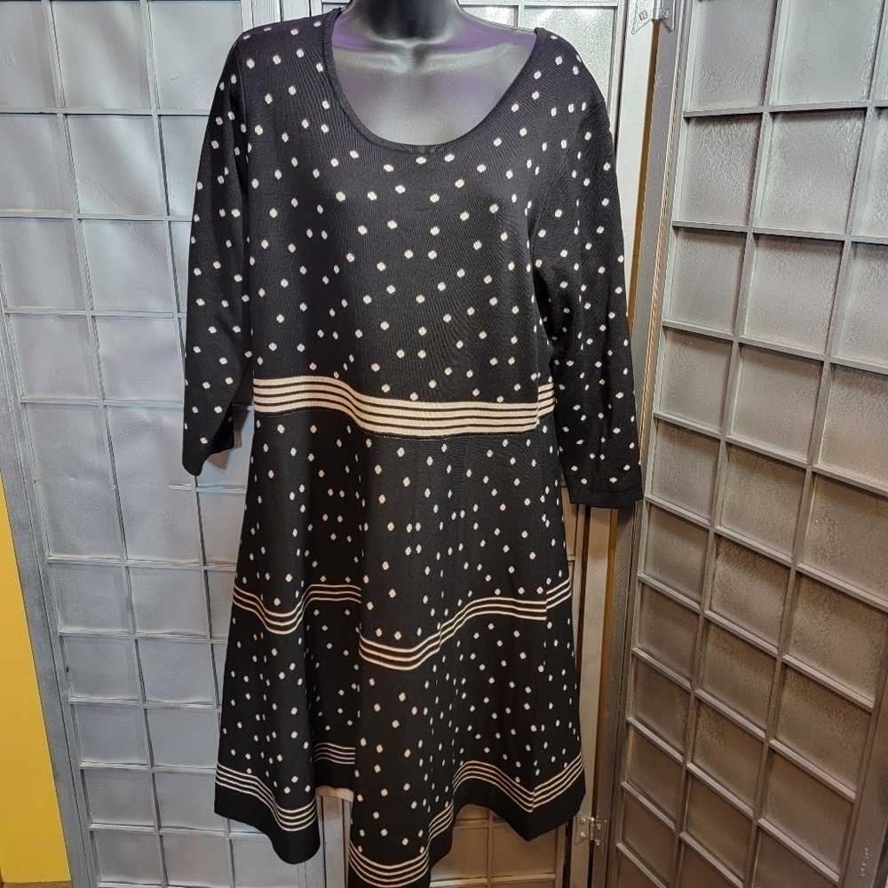 Liz Claiborne size XL dress. Feels like sweatshirt material. Black w/ beige dots